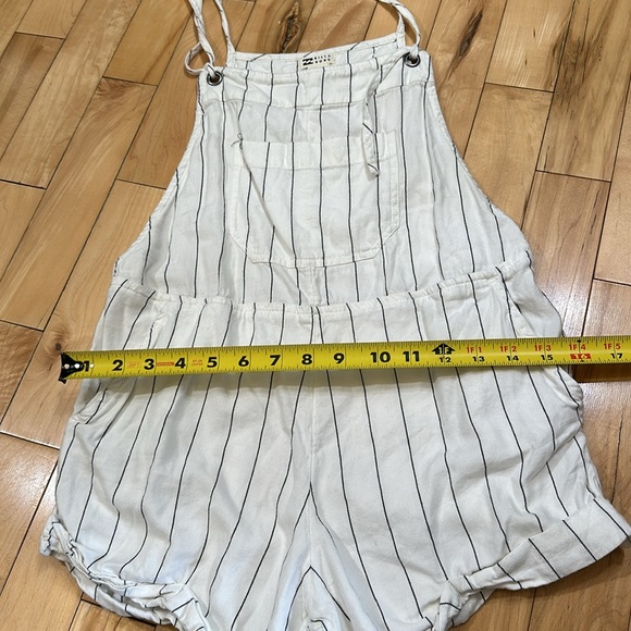 Billabong Romper - Picture 6 of 7